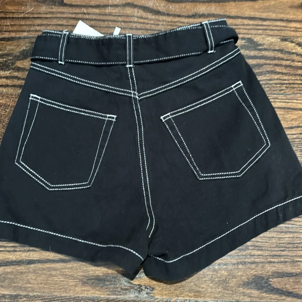 **NWT** H&M Shorts - Picture 3 of 5